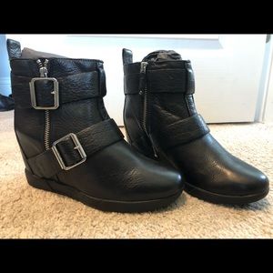 Wedge boots